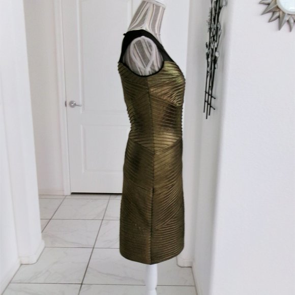 Brand New Calvin Klein Gold Metallic Fitted Sleeveless Party Dress Shimmery 4 - Picture 7 of 12